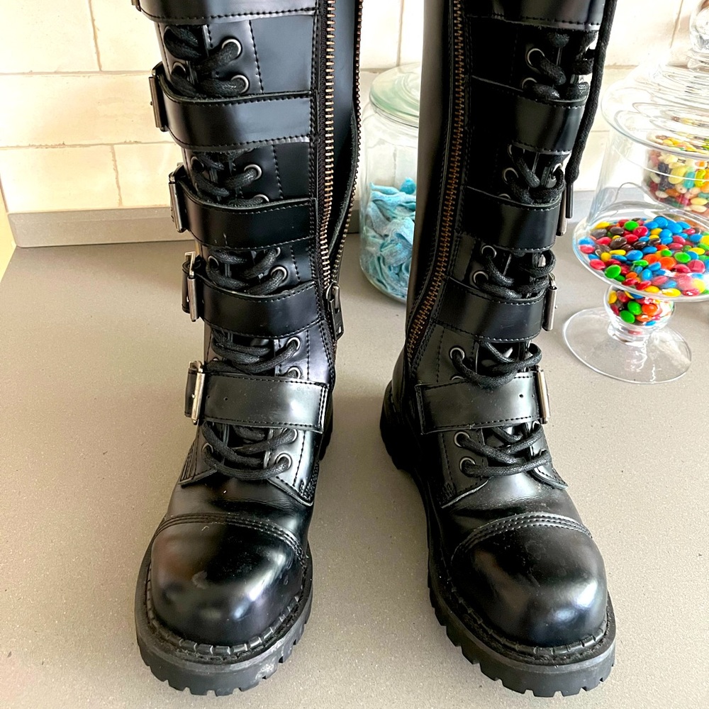 BLACK DEMONIA BOOTS SIZE 5